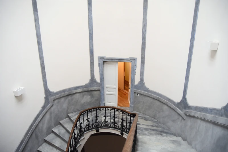 affitto breve Palermo centro Palermo scala In questa foto è mostrata la scala del Prince Moncada affitto breve Palermo centro